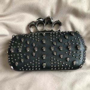 Skull clutch
